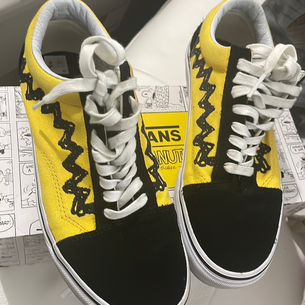 PEANUT VANS size 8.0 women 6.5 men